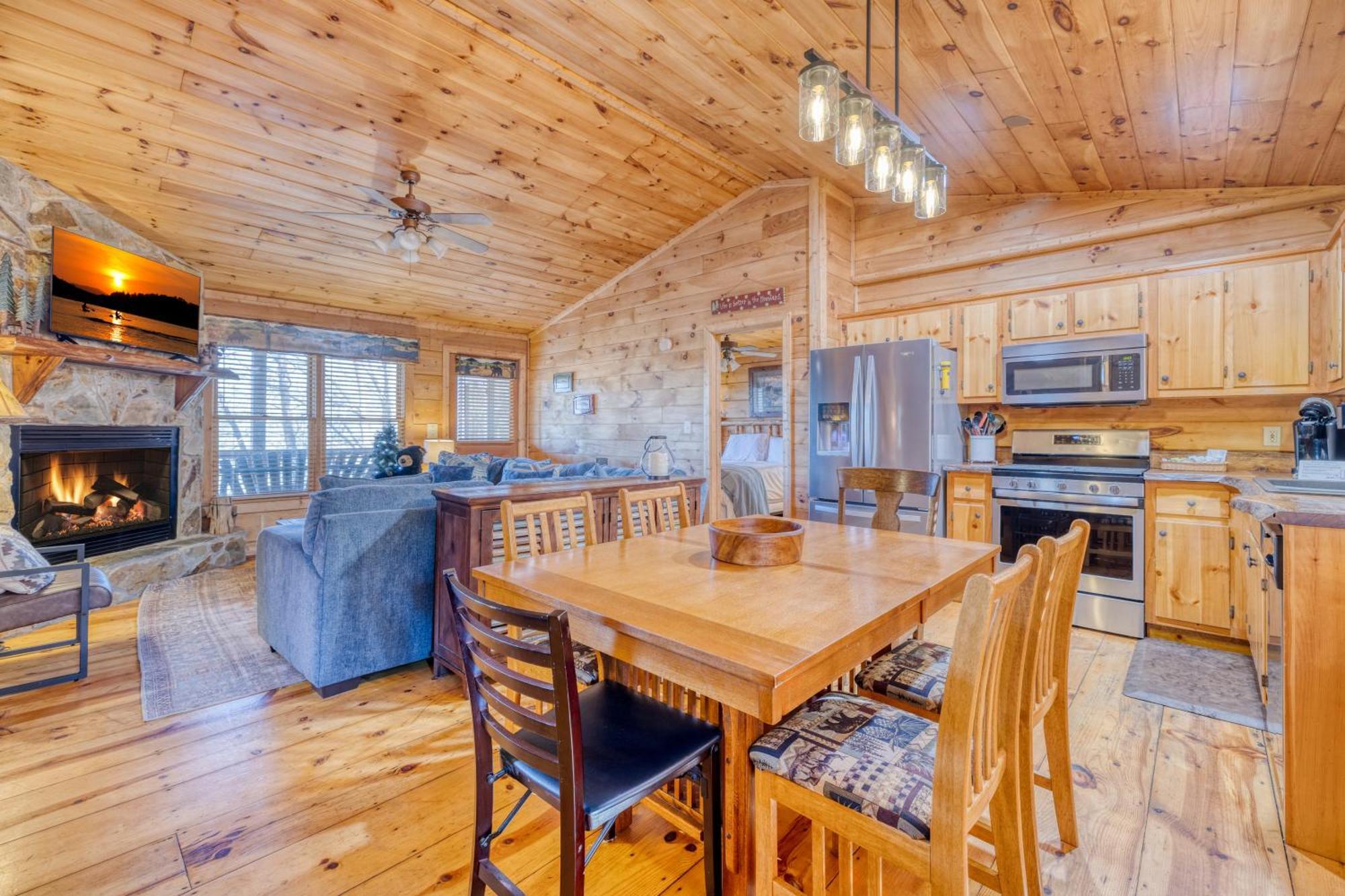 Secluded Sunrise Ridge-10 Min From Blue Ridge, King Beds, Hot Tub, 2 Porches, Fireplace Wood Burning, Mountain View, Cozy Eksteriør billede